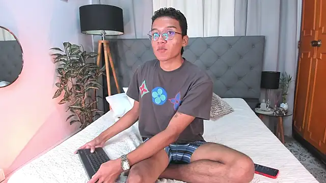 Snapshot of Camilo_Santoss chatting on 06/12/26, 12:37 Camilo Santoss online show from 06/12/26, 12:37