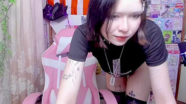 Snapshot of honeycelestia chatting on 06/06/26, 05:28 honeycelestia online show from 06/06/26, 05:28