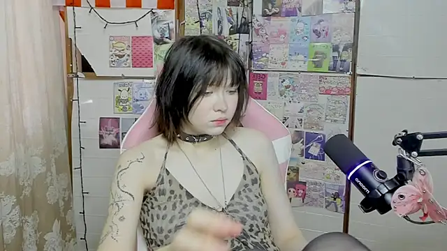 Snapshot of honeycelestia chatting on 06/11/26, 05:33 honeycelestia online show from 06/11/26, 05:33