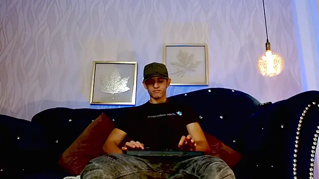 Snapshot of AxelFalconn chatting on 06/09/26, 06:19 AxelFalconn online show from 06/09/26, 06:19