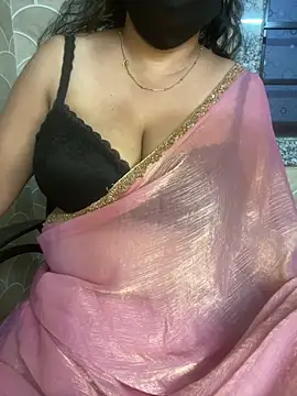 Snapshot of sexyveena chatting on 06/05/26, 11:10 sexyveena online show from 06/05/26, 11:10