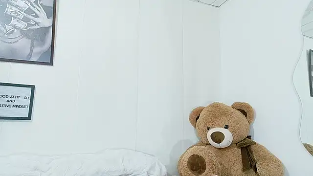 Loretahorny25 online show from 06/22/26, 07:22