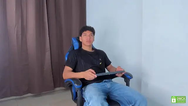 Snapshot of Maximiliano_Young chatting on 06/11/26, 12:36 Maximiliano Young online show from 06/11/26, 12:36