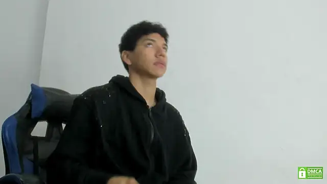 Snapshot of Maximiliano_Young chatting on 06/12/26, 12:48 Maximiliano Young online show from 06/12/26, 12:48