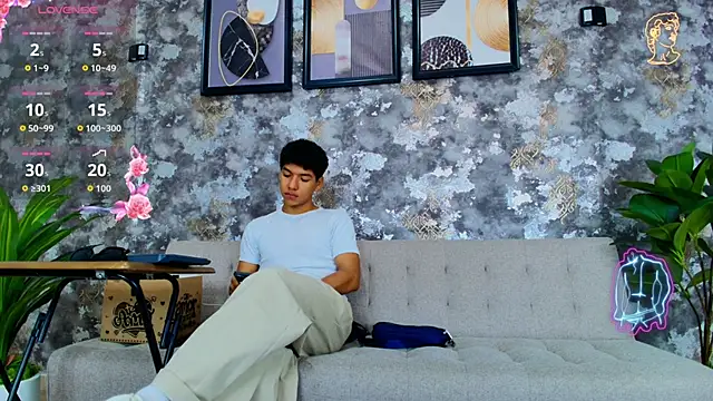 Maximiliano Young online show from 06/15/26, 01:24