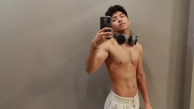 Maximiliano Young online show from 07/20/26, 12:51