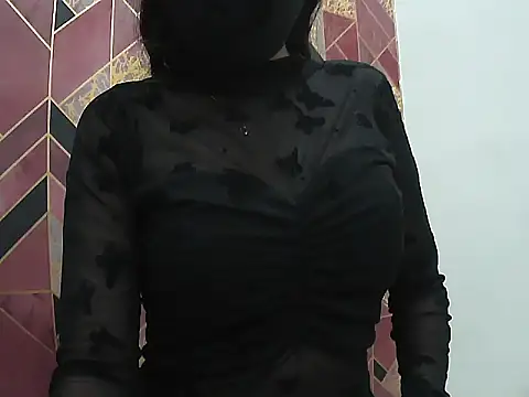 Snapshot of Hot-Roshni chatting on 06/08/26, 05:46 Hot-Roshni online show from 06/08/26, 05:46