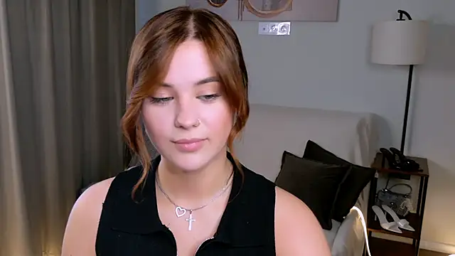 Snapshot of MurielGray chatting on 06/13/26, 07:39 MurielGray online show from 06/13/26, 07:39