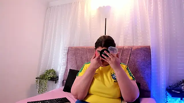 Emilie Jones online show from 06/13/26, 01:53