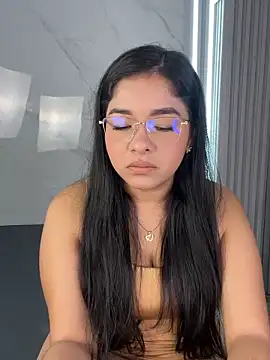 ValentinaLuciana online show from 06/03/26, 12:52