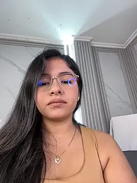 ValentinaLuciana online show from 06/03/26, 02:33