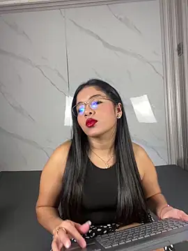 ValentinaLuciana online show from 06/08/26, 01:22