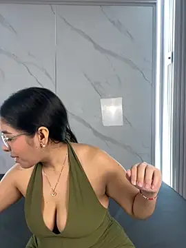 ValentinaLuciana online show from 06/10/26, 01:10