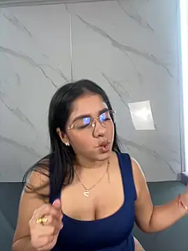ValentinaLuciana online show from 06/11/26, 01:20