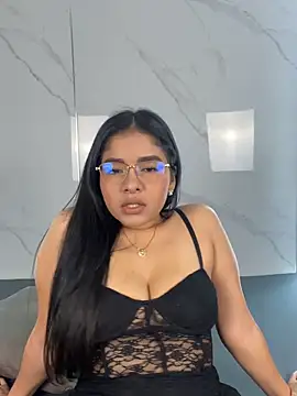 ValentinaLuciana online show from 06/13/26, 12:58