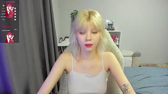 Snapshot of voguecaroline chatting on 06/30/26, 08:10 voguecaroline online show from 06/30/26, 08:10