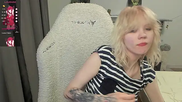 Snapshot of voguecaroline chatting on 07/17/26, 09:19 voguecaroline online show from 07/17/26, 09:19