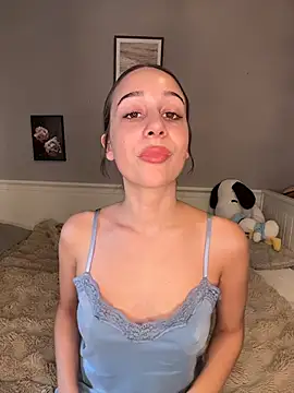 Snapshot of ChiaraMauzi chatting on 07/19/26, 05:05 ChiaraMauzi online show from 07/19/26, 05:05