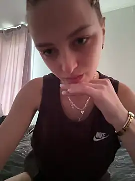Snapshot of Milkaaaaaaa chatting on 06/17/26, 06:16 Milkaaaaaaa online show from 06/17/26, 06:16