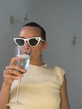 Snapshot of _Modu_Mirr__ chatting on 06/29/26, 10:10 Modu Mirr online show from 06/29/26, 10:10