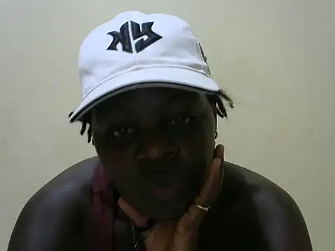 Snapshot of betty_love254 chatting on 06/05/26, 02:45 betty love254 online show from 06/05/26, 02:45