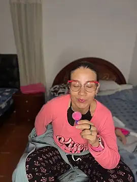 Snapshot of ArielFerrara chatting on 06/11/26, 05:05 ArielFerrara online show from 06/11/26, 05:05