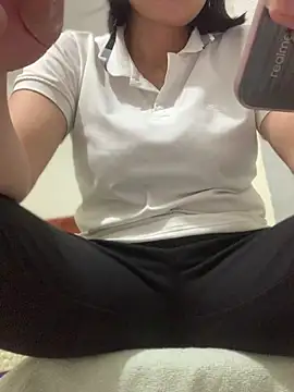 Emlyla online show from 07/28/26, 05:25