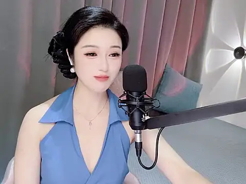Snapshot of Momo-Wow chatting on 06/02/26, 06:37 Momo-Wow online show from 06/02/26, 06:37
