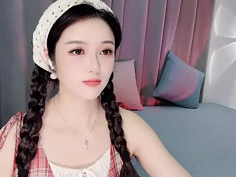 Snapshot of Momo-Wow chatting on 06/04/26, 06:19 Momo-Wow online show from 06/04/26, 06:19