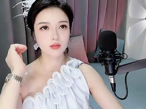 Snapshot of Momo-Wow chatting on 06/05/26, 04:52 Momo-Wow online show from 06/05/26, 04:52