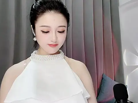 Snapshot of Momo-Wow chatting on 06/07/26, 05:22 Momo-Wow online show from 06/07/26, 05:22
