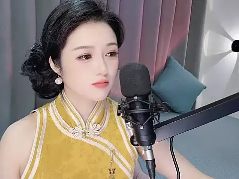 Snapshot of Momo-Wow chatting on 06/11/26, 06:33 Momo-Wow online show from 06/11/26, 06:33
