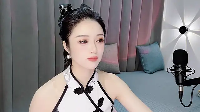 Snapshot of Momo-Wow chatting on 06/13/26, 07:28 Momo-Wow online show from 06/13/26, 07:28