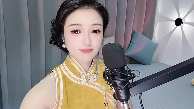 Snapshot of Momo-Wow chatting on 06/14/26, 04:47 Momo-Wow online show from 06/14/26, 04:47