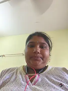 Snapshot of meenaqueen chatting on 06/09/26, 05:30 meenaqueen online show from 06/09/26, 05:30