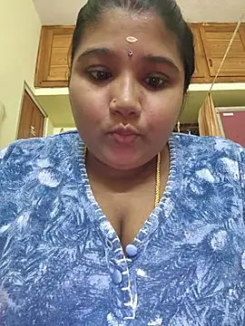 Snapshot of meenaqueen chatting on 06/11/26, 05:55 meenaqueen online show from 06/11/26, 05:55