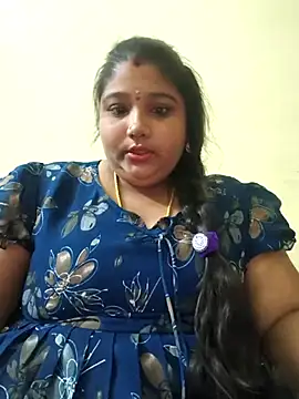 Snapshot of meenaqueen chatting on 06/12/26, 05:12 meenaqueen online show from 06/12/26, 05:12