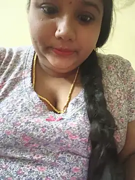 Snapshot of meenaqueen chatting on 06/13/26, 04:27 meenaqueen online show from 06/13/26, 04:27