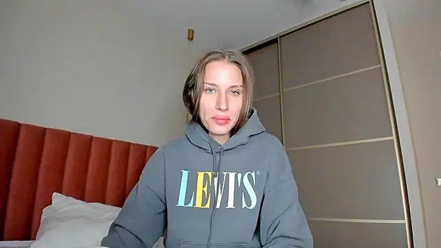 Snapshot of SofiClimbing chatting on 12/22/24, 02:17 SofiClimbing online show from 12/22/24, 02:17