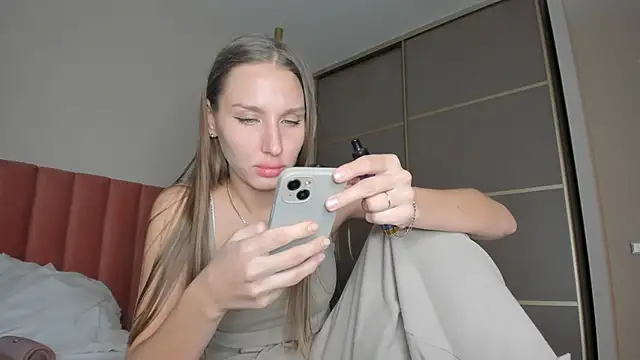 Snapshot of SofiClimbing chatting on 12/30/24, 10:32 SofiClimbing online show from 12/30/24, 10:32