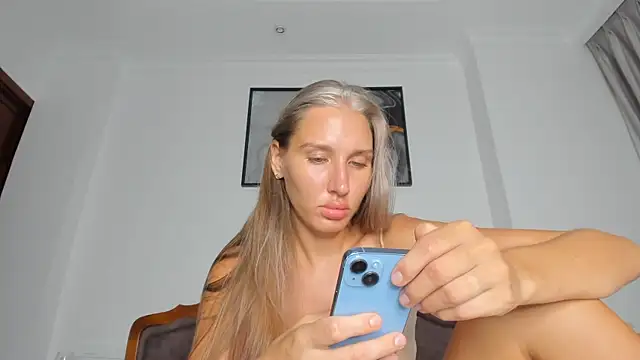 Snapshot of SofiClimbing chatting on 09/26/25, 02:10 SofiClimbing online show from 09/26/25, 02:10