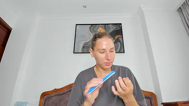 Snapshot of SofiClimbing chatting on 10/25/25, 05:59 SofiClimbing online show from 10/25/25, 05:59