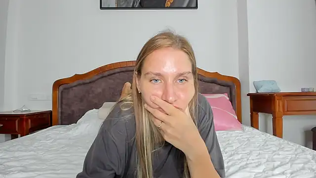 Snapshot of SofiClimbing chatting on 11/09/25, 06:44 SofiClimbing online show from 11/09/25, 06:44