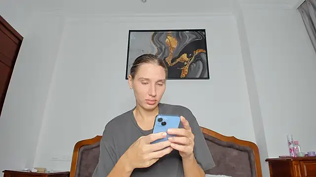 Snapshot of SofiClimbing chatting on 11/19/25, 10:59 SofiClimbing online show from 11/19/25, 10:59