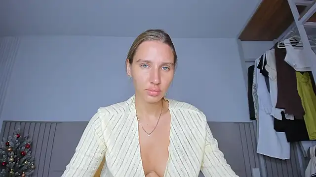 Snapshot of SofiClimbing chatting on 12/18/25, 01:22 SofiClimbing online show from 12/18/25, 01:22