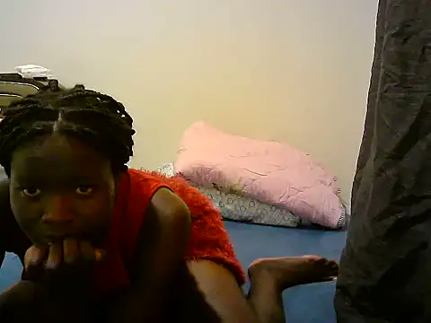 Snapshot of BerryJulie chatting on 06/04/26, 04:24 BerryJulie online show from 06/04/26, 04:24