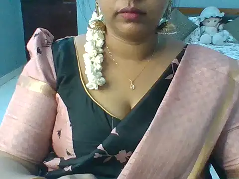 Snapshot of Tamil_hot_Meenu chatting on 06/11/26, 03:54 Tamil hot Meenu online show from 06/11/26, 03:54