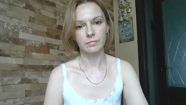 Snapshot of AdelleLovee_ chatting on 06/10/26, 10:03 AdelleLovee online show from 06/10/26, 10:03