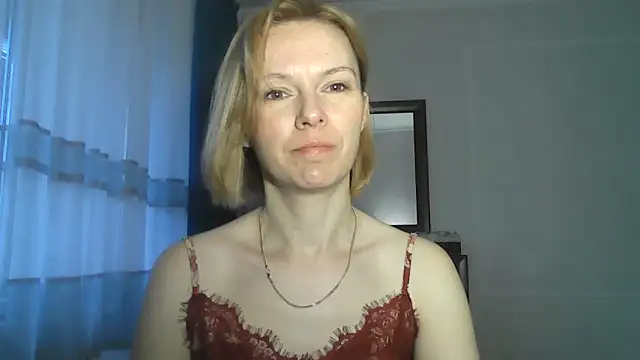Snapshot of AdelleLovee_ chatting on 06/12/26, 05:12 AdelleLovee online show from 06/12/26, 05:12