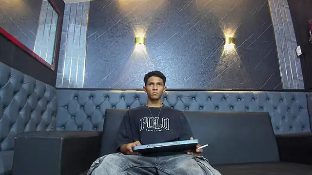 Snapshot of Yoel_Blessed chatting on 07/17/26, 11:17 Yoel Blessed online show from 07/17/26, 11:17
